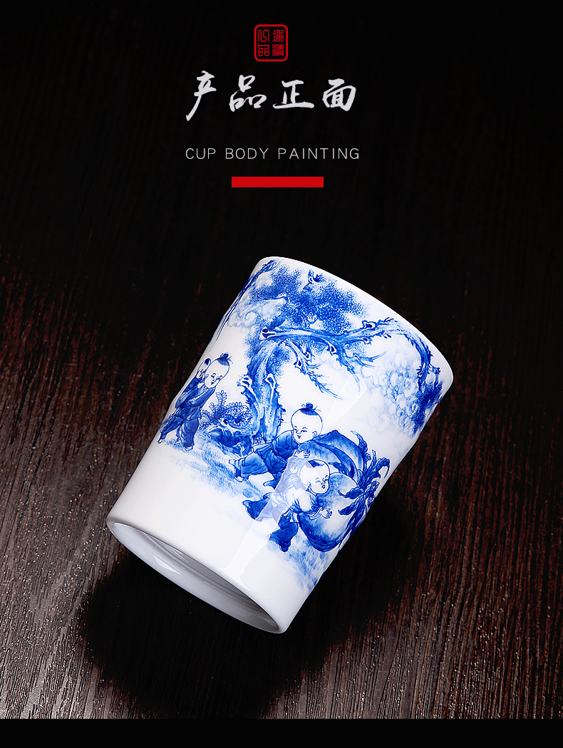 His affection new one product Wang Chenfeng blue - and - white porcelain brush pot hand - made art many children life of the desktop receive a case writing brush