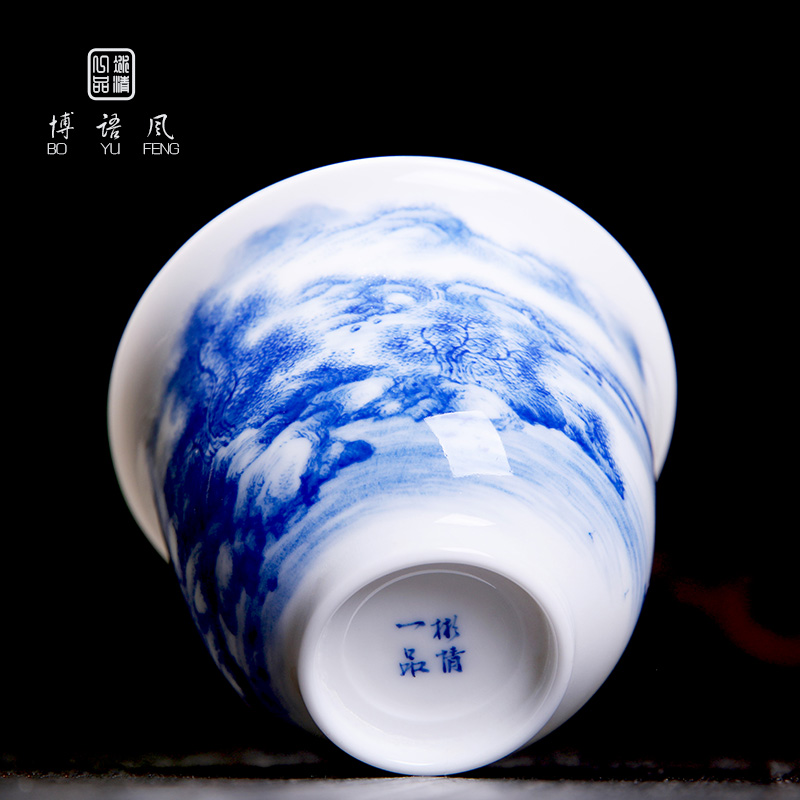 His mood yipin Wang Chenfeng jingdezhen blue and white landscape single CPU high - grade ceramic cups a single master cup sample tea cup