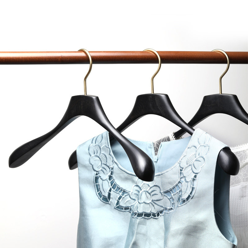 Black hanger hanging clothes birch solid wood designer clothing store dedicated high-end light luxury wood wide-shoulder coat hanging