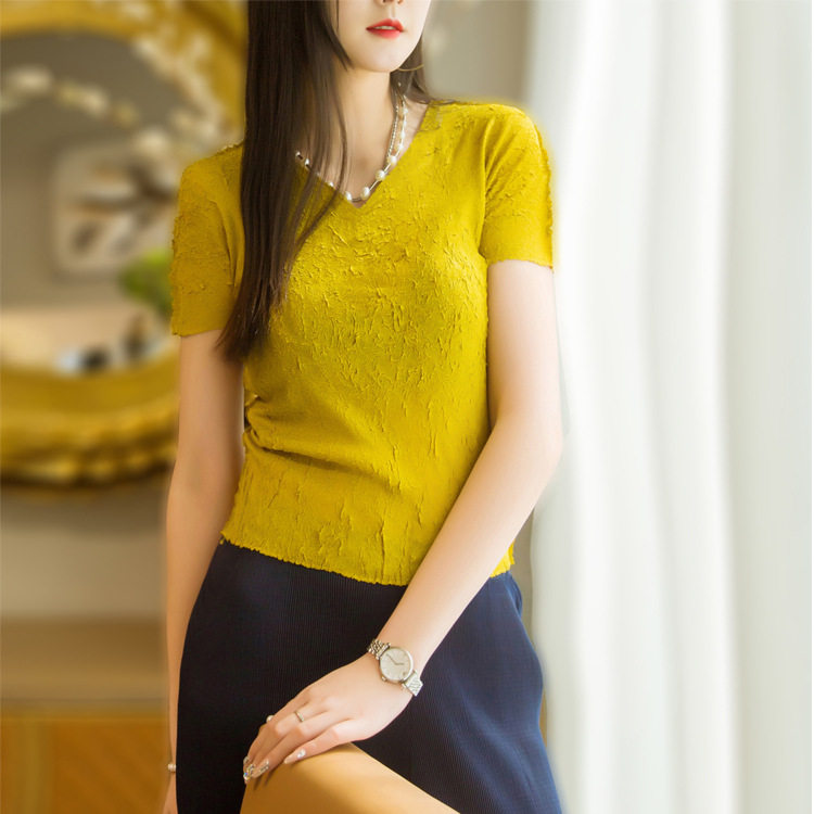 Three - house fold V T - shirt lady 2023 summer new short - sleeved, thin - yard style blouse