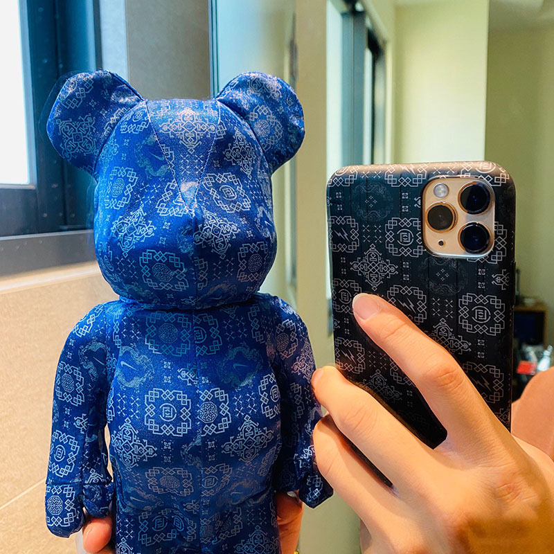 bearbrick400 % Violent Bear Building Blocks Bear Tide Play Model Paparazzi swing piece model to decorate blue silk