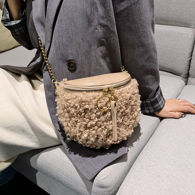 Singapore women's bag 2021 new limited fashion texture leather bag girl plush chain shoulder messenger bag