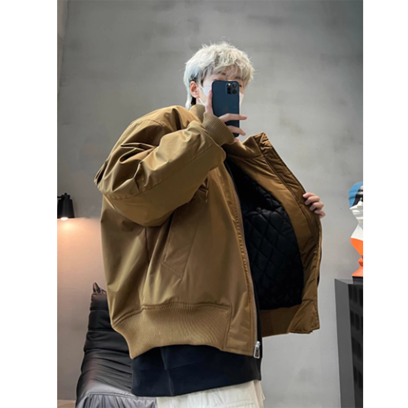 American-Style Bomber Pilot Jacket, down Jacket for Men, Winter Stand-Up Collar, Oversized Short Coat, Thickened Quilted Baseball Jacket American-Style Bomber Pilot Jacket, down Jacket for Men, Winter Stand-Up Collar, Oversized Short Coat, Thickened Quilted Baseball Jacket