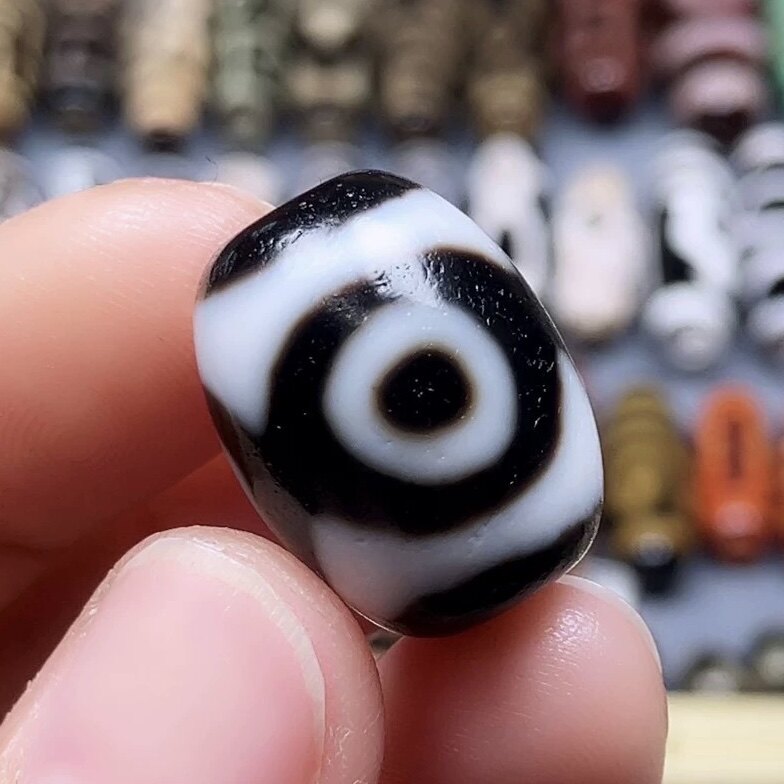 Black and white Three-eyed Dalo-Taobao