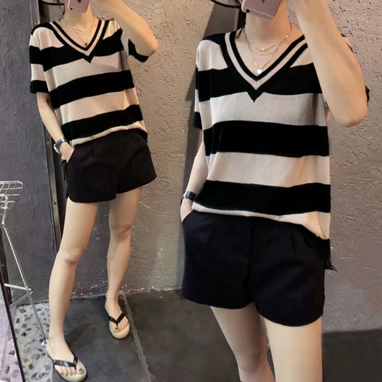 Large size women's summer clothes 2022 new fat sister Western style age-reducing and slimming black and white with shorts European goods two-piece suit
