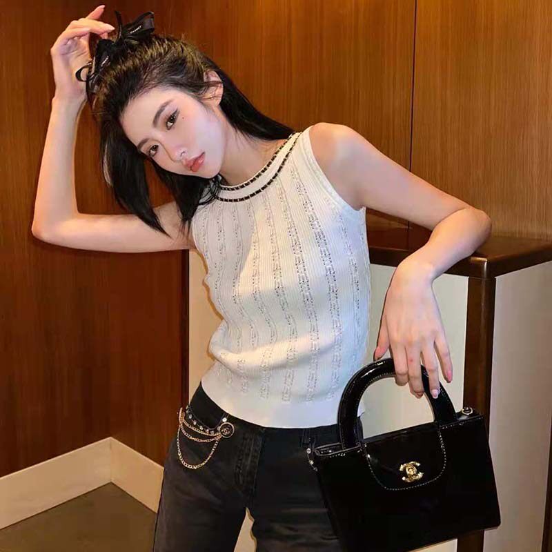 White sleeveless round neck knitted shirt women's 2021 new summer temperament name warm hollow elastic base vest top