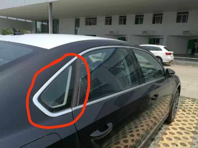 Volkswagen 11-15 new Passat rear window light strip rear triangle window glass bright strip rear glass strip light strip