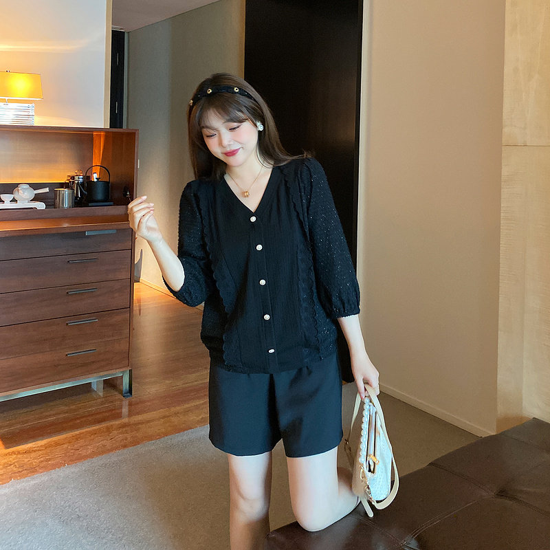 Caiduobao 2022 spring new Korean version of the all-match v-neck pit strip knitting and chiffon fat mm large size tops and small shirts