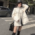 Mùa thu và mùa đông Phiên bản Hàn Quốc của áo khoác len nhỏ hoa retro retro nữ lỏng lẻo dày ngắn màu be trắng áo len tính khí Áo khoác ngắn