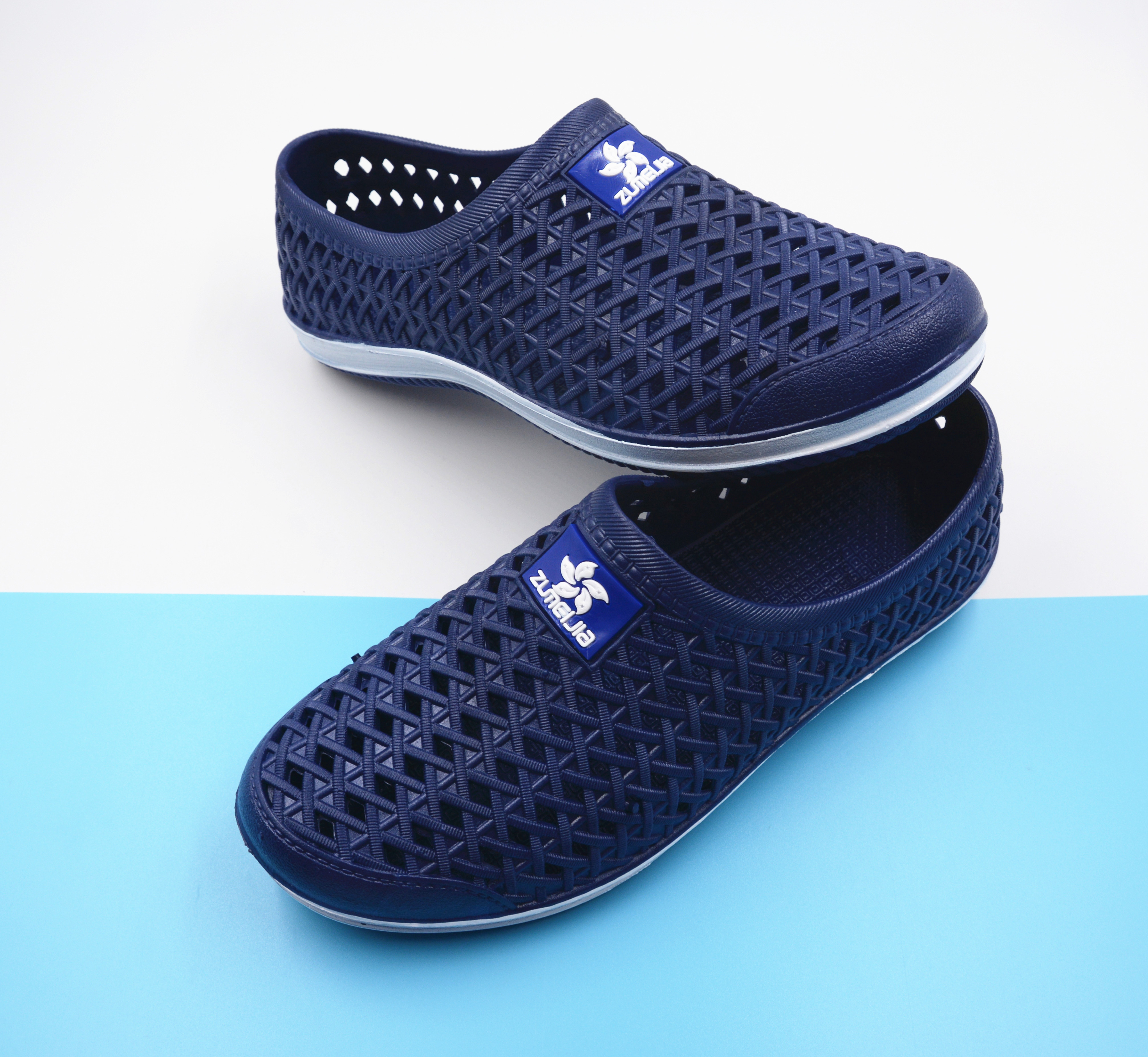 Fashion outer wear hole shoes summer non-slip breathable hollow toe sandals slippers men's beach trend soft bottom large size