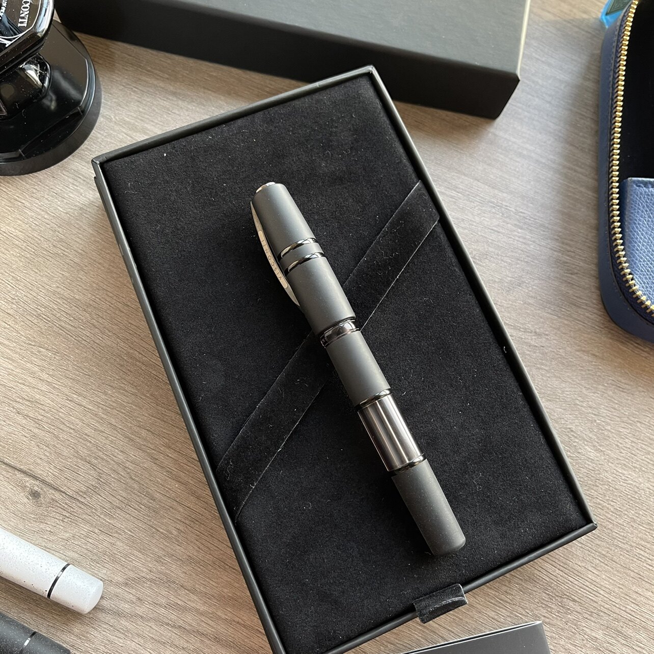 Ручка перьевая 意大利visconti智人系列 火山岩 18k金尖钢笔