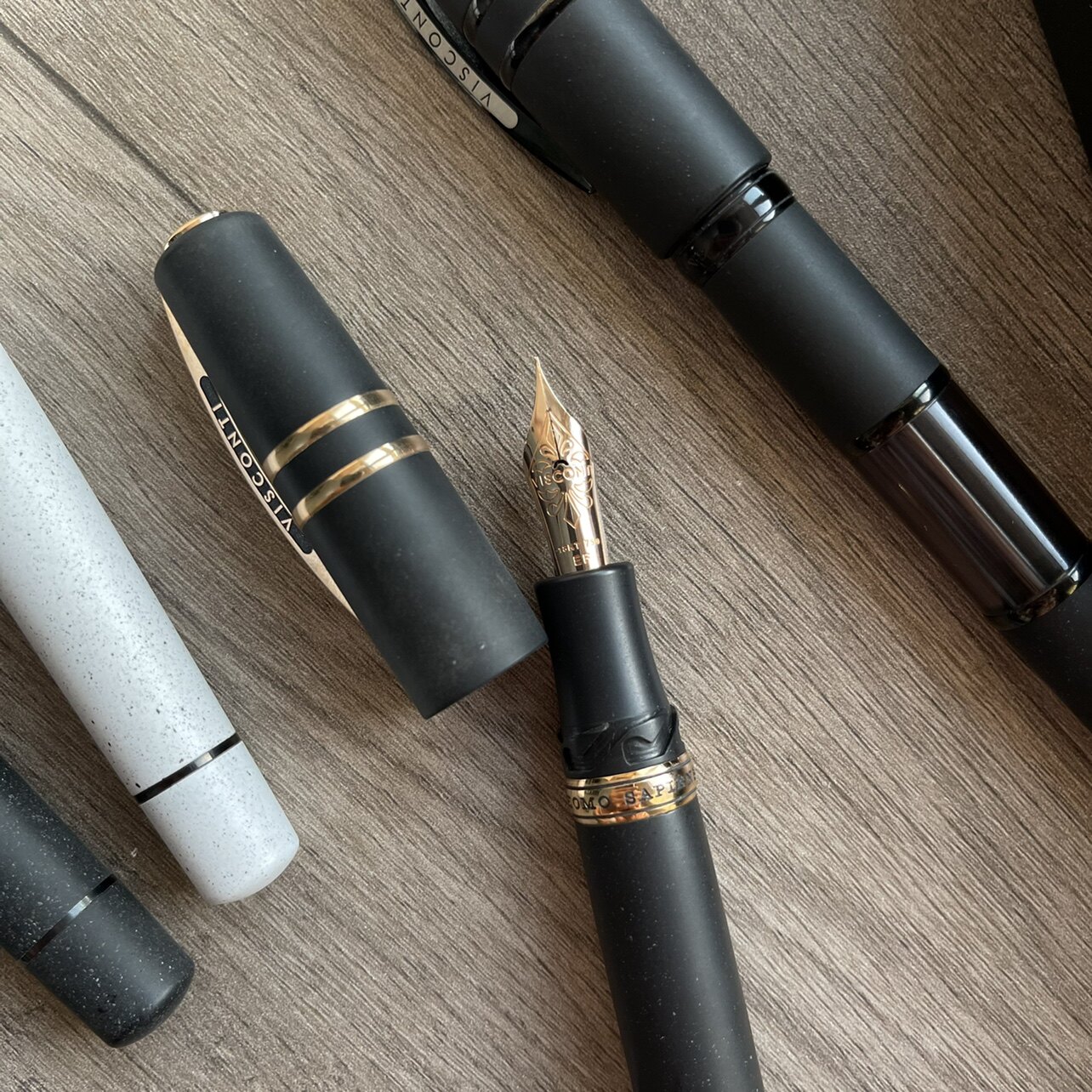 Ручка перьевая 意大利visconti智人系列 火山岩 18k金尖钢笔