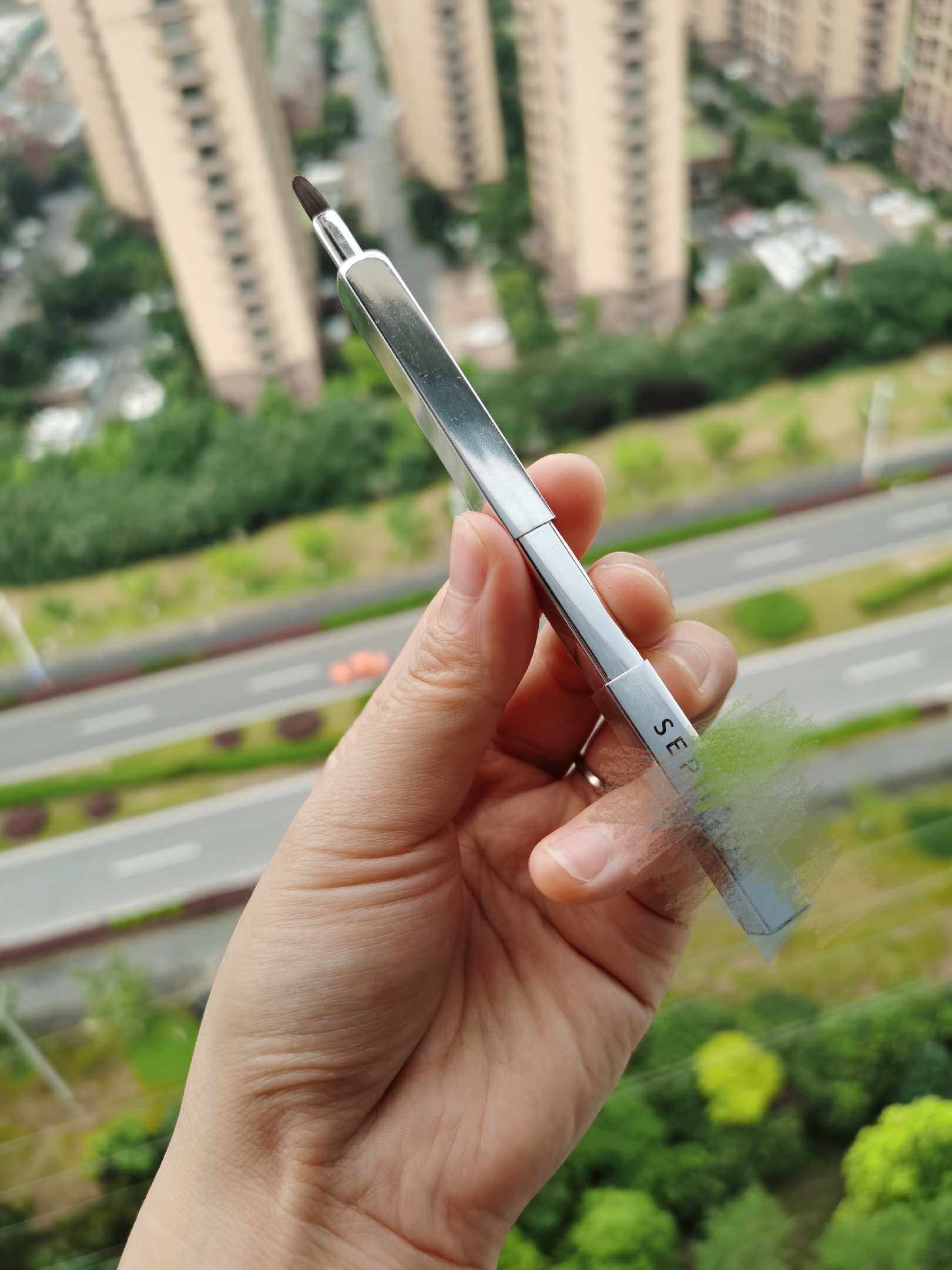 With a single S home retractable portable lip brush Mink hair lip brush soft makeup brush portable lipstick brush makeup brush