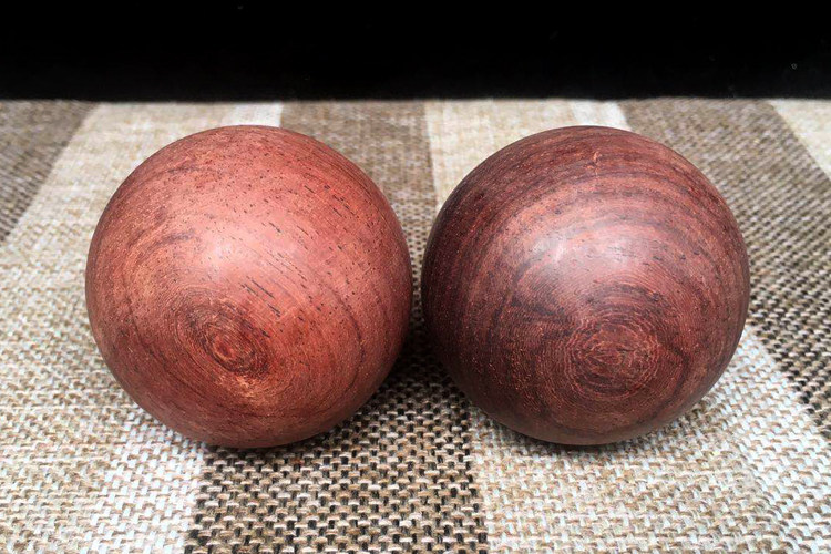 Solid wood Vietnamese flower branch health care ball 5cm middle aged gym massage handball log