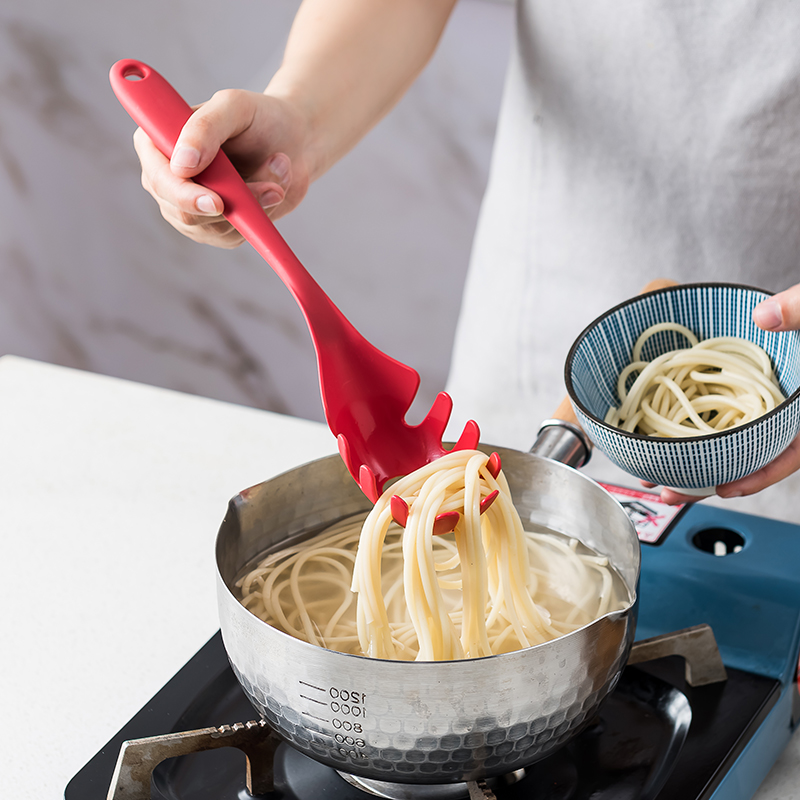 Imported from Japan home colander fishing noodle spoon kitchen long handle plastic non-slip fishing dumpling noodles egg draining spoon
