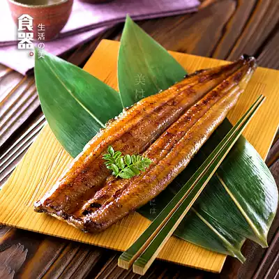 Japanese-style bamboo leaf setting plate sashimi decoration sushi small rice dumpling leaves fresh dishes groomed grass paving green leaves