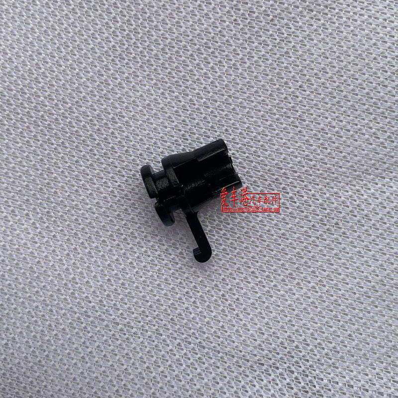 Suitable for Audi A8 04-10 Models, Hood Cable Fixing Clip, A8Ld3 Hood Cable Plastic Buckle