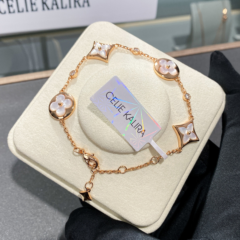 Celie Kalira Diamond-Shaped Off-White Four-Leaf Flower Piece Spliced with Round Flower Piece Women's Bracelet High-End Jewelry