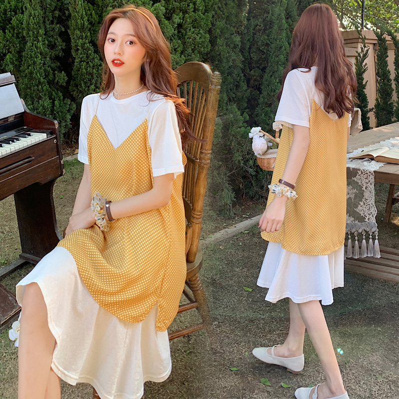 Maternity set summer polka dot two-piece set strappy long skirt maternity dress outside wearing stylish maternity suspender dress