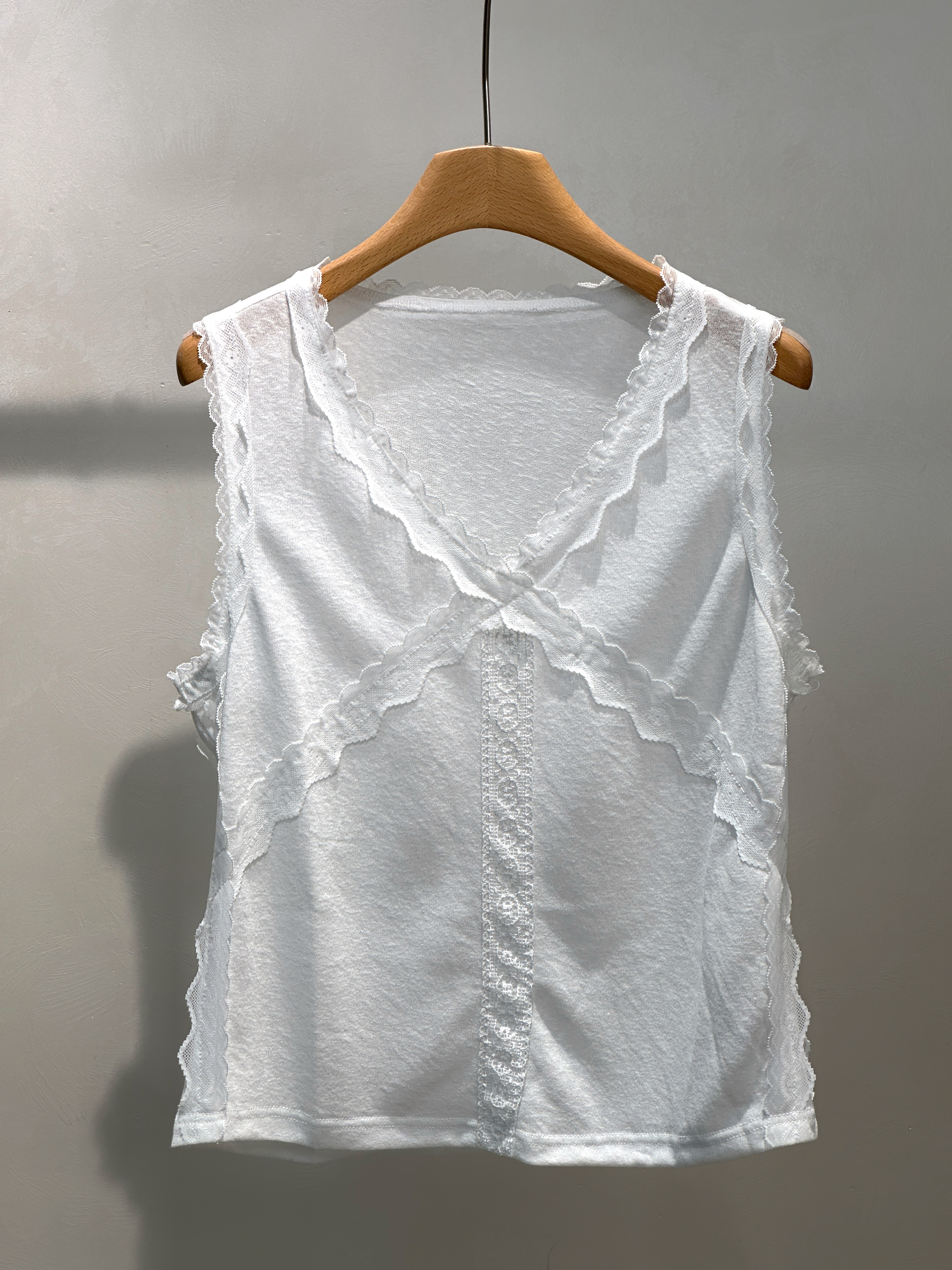 2026夏季新款时尚百搭显瘦V领无袖蕾丝背心女上衣