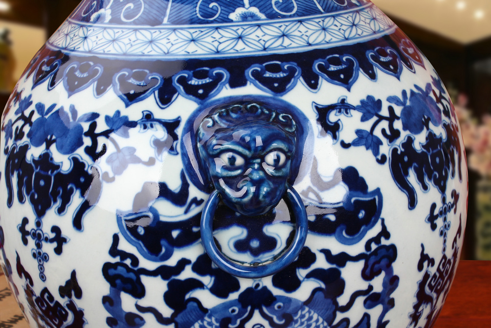 High - grade hand - made of blue and white porcelain of jingdezhen ceramics binaural head sweet garlic Chinese style household vase and furnishing articles