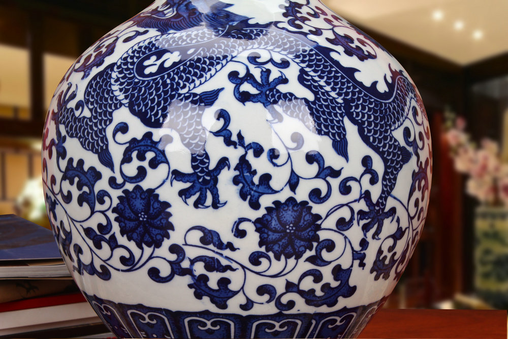 Jingdezhen blue and white porcelain classical household adornment is placed in the decorative arts and crafts ceramics auspicious dragon tree