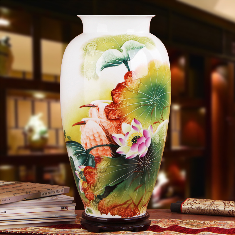 Famous hu, jingdezhen ceramics vase upscale gift hand famille rose porcelain lotus egrets vase