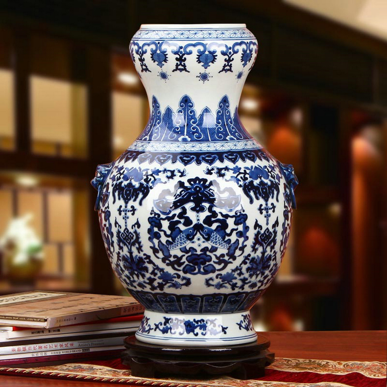 High - grade hand - made of blue and white porcelain of jingdezhen ceramics binaural head sweet garlic Chinese style household vase and furnishing articles