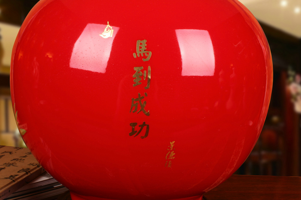 Jingdezhen ceramics China red straw success pomegranate vase opening gifts home decoration furnishing articles