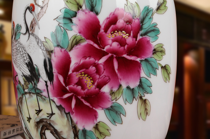 Famous Xia Guoan jingdezhen ceramics vase upscale gift hand famille rose porcelain vase peony pine crane