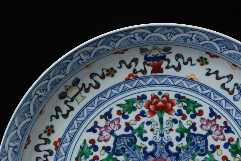 Jingdezhen ceramics high - end antique porcelain dou sat colors hang dish plate modern Chinese handicraft collection