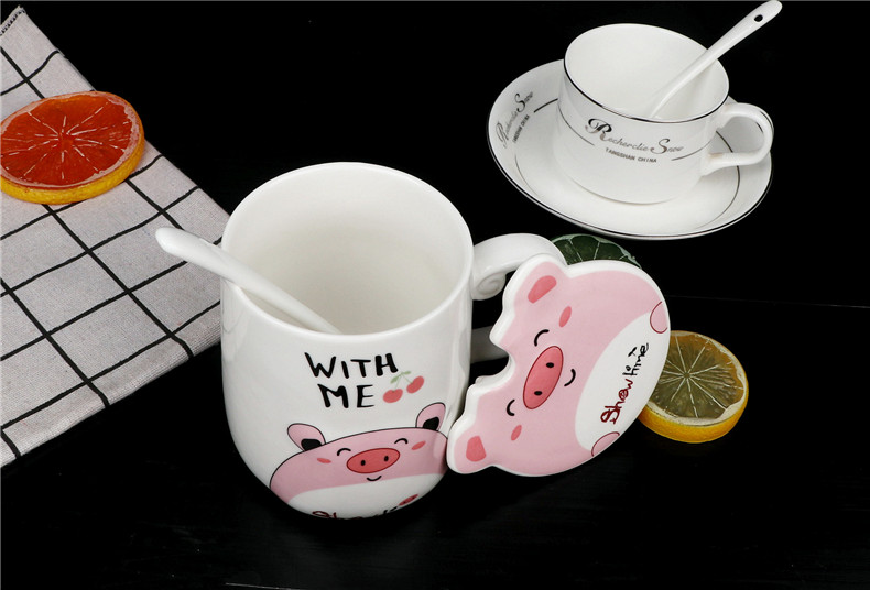 Fashion cartoon cup jade porcelain cover cup pig ipads ceramic keller keller cup coffee cup cow cup with small spoon