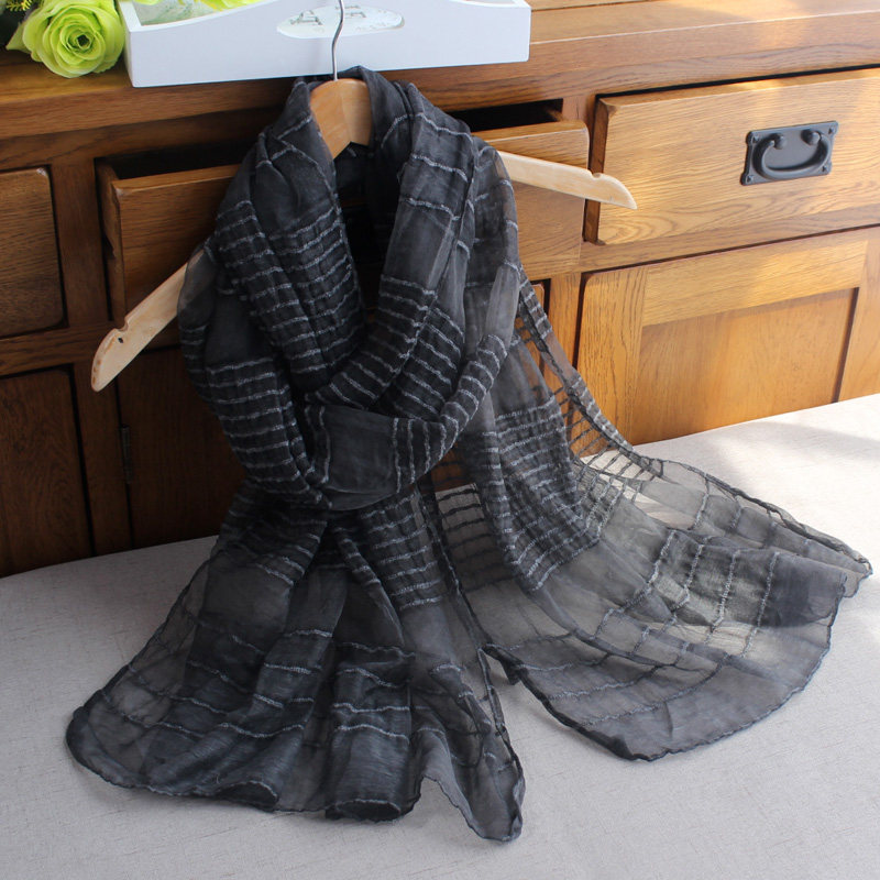 Light Field Strip Cotton Scarf Scarf Female Spring Fall Winter Thin Screen Screen Shelf Black and Gray