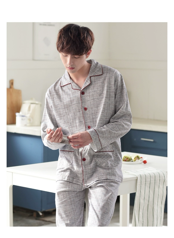 Duoting đồ ngủ nam mùa xuân cotton dài tay mặc nhà giản dị cardigan cotton mùa xuân và mùa thu phong cách ve áo mặc nhà - Giống cái