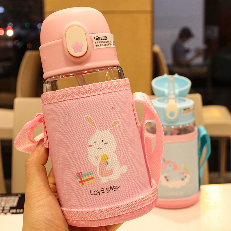Large-capacity children's water cup holding baby bag straw cup with cup cover kindergarten Summer out-of-water kettle portable plastic cup