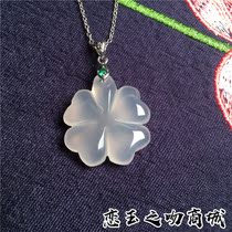 Natural white chalcedony four-leaf clover jade pendant ice-moistened Clover Clover handmade carved necklace pendant