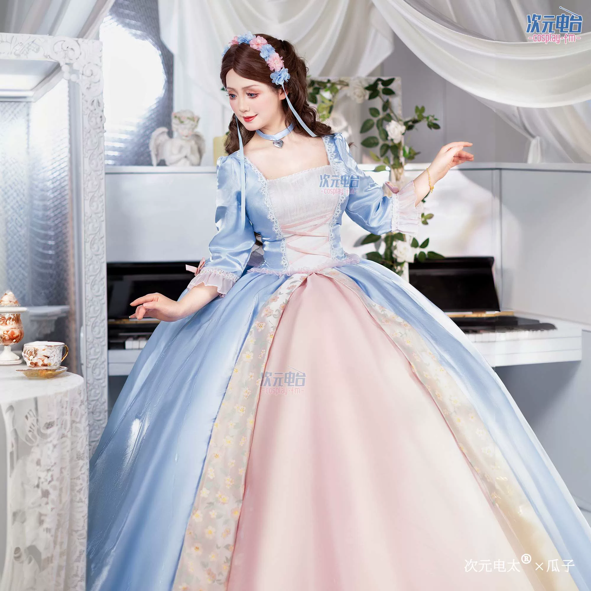 Blue small princess costume, evening dress, cosplay