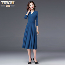 2021 early autumn dress new V-neck waist belly covered belly thin temperament dress A long mother skirt size women