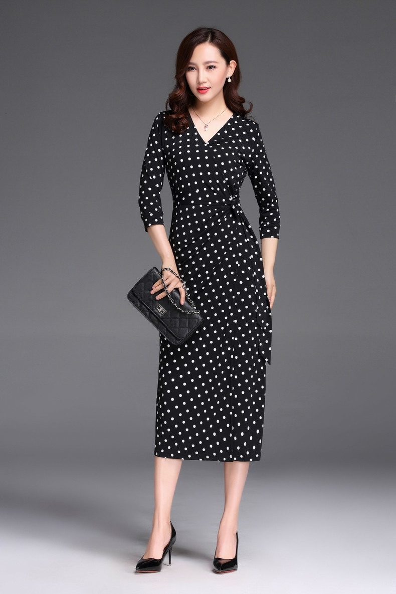 Yue chi 2018 mùa xuân và mùa hè mới bọc váy v- cổ retro sóng điểm eo thời trang sexy kỳ nghỉ ăn mặc váy maxi dài
