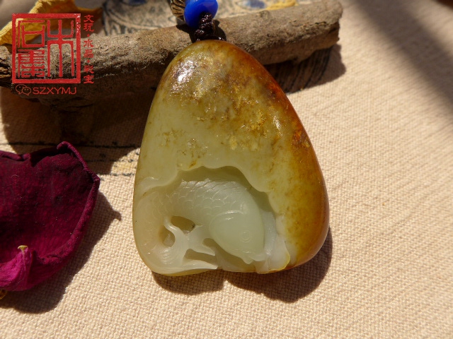 Xinjiang Hetian Jade Seed Material, Old Material, Single Piece, Finely Crafted by Suzhou Artisans, Fish Motif, Pendant, Genuine Jade, Comes with Certificate
