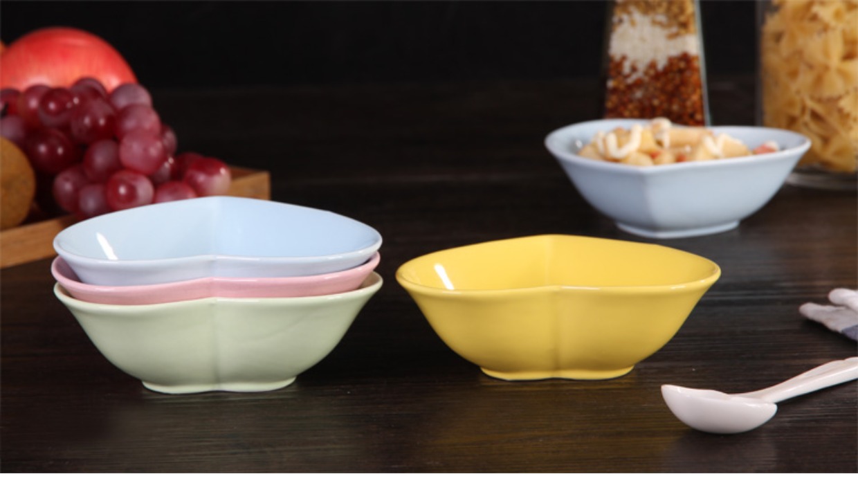 Sáng tạo gốm nhỏ bát màu trái tim bát nướng caramel pudding tráng miệng bát bánh khuôn bát tình yêu bộ đồ ăn - Đồ ăn tối tô ăn cơm