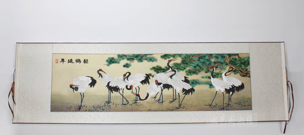 Xiangyige Xiang embroidery single-sided embroidery soft pine crane Yannian pure hand embroidery pendants to send birthday gifts to elders