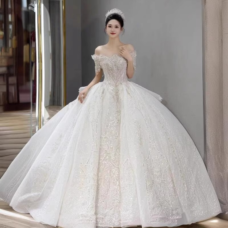 Wedding bride 2024 new high -end light luxury word -shoulder main yarn high -level texture heavy work luxury small trailer tail is thin Wedding bride 2024 new high -end light luxury word -shoulder main yarn high -level texture heavy work luxury small trailer tail is thin
