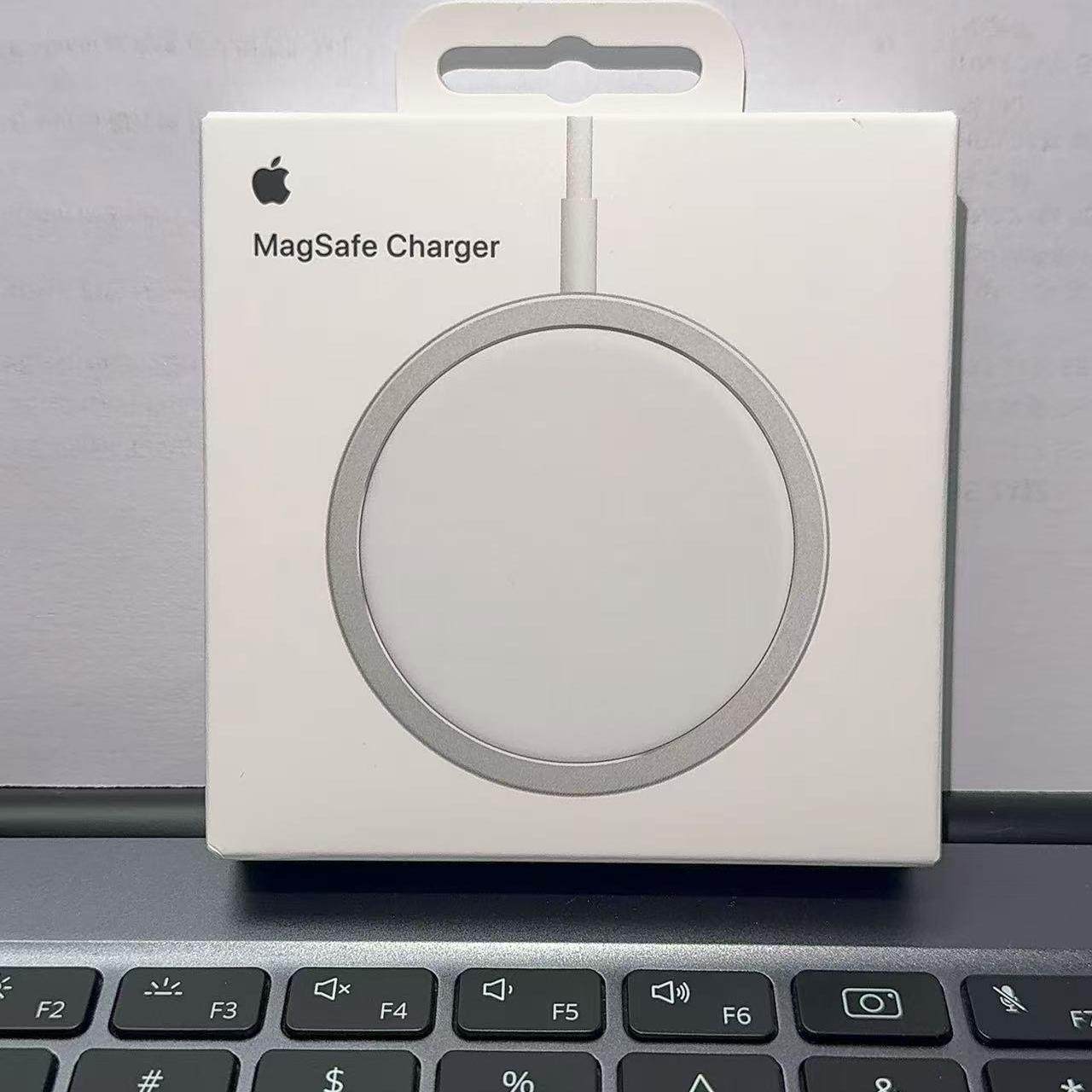 Apple оригинальный магнитный беспроводной зарядник MagSafe 25W/15W совместимый с iPhone 17/16/15 Pro Max