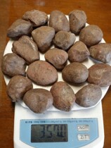 Sichuan Liangshan Nanhong has not opened the mouth of the original stone each about 12 to 25 grams each 20 yuan random delivery.