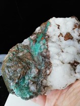 Sichuan Yaan green stone emerald green stone raw stone wool weight 910 grams 15-5-11cm