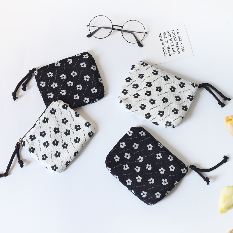 In short black and white flower change purse female mini-chocolate Han edition student Xiaoqing coin pack portable bag
