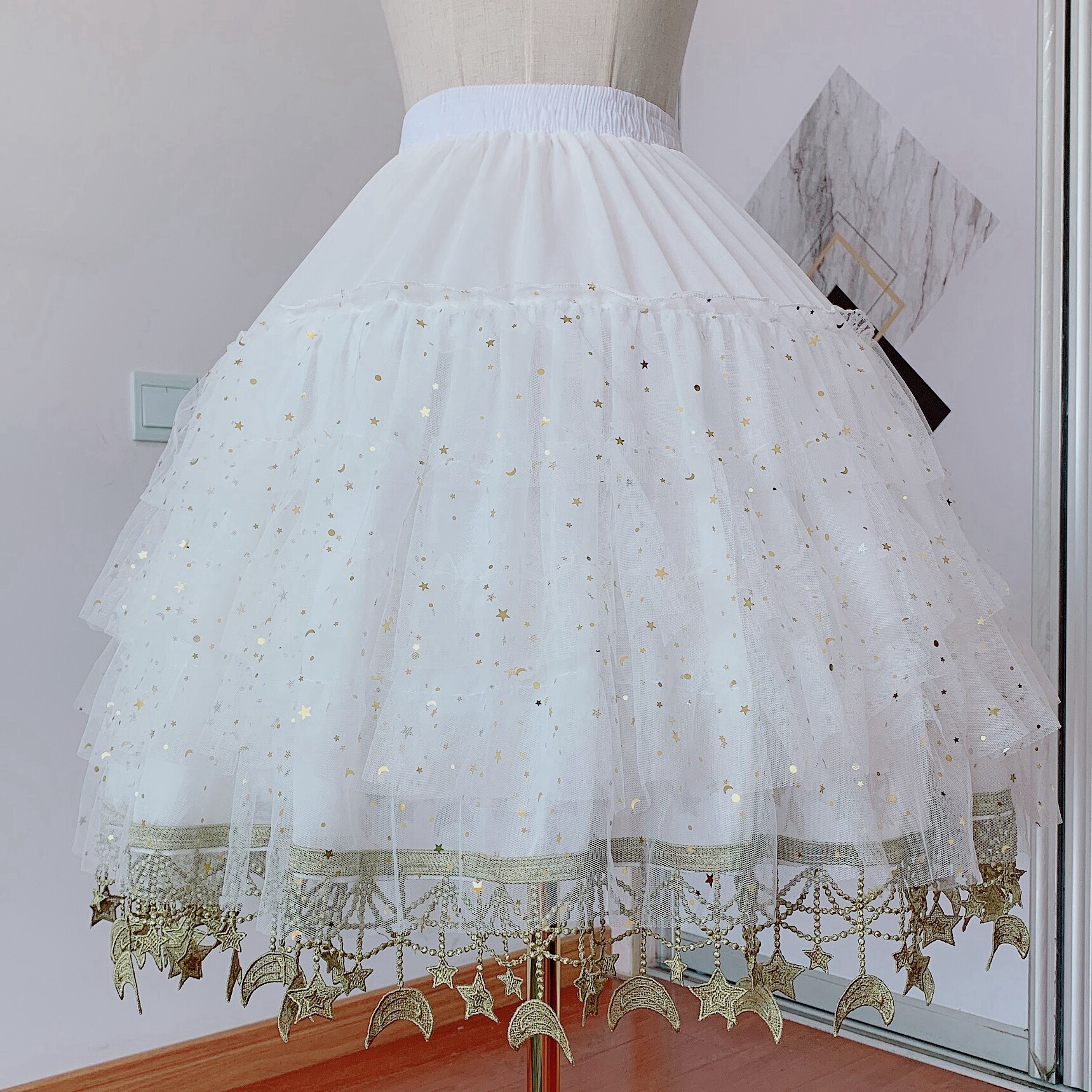 New Dress Support Lolita Roletta Adjustable Fish Bones Brace Violent carmen lining dress with long version of fluffy dress