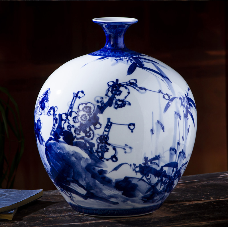 Jingdezhen ceramic hand draw freehand brushwork in traditional Chinese blue and white porcelain vase of new Chinese style living room porch China adornment ornament