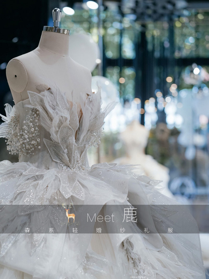 2021 summer new heavy industry feather chest spray gold deep V Tuffy dress wedding bride shoulder luxury Palace